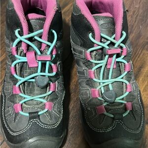Keen Black and Pink Outdoor Shoes with Teal Laces